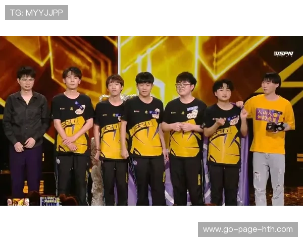 冠军赛赛场燃情时刻剪影引发社交平台热议，冠军时刻百度百科