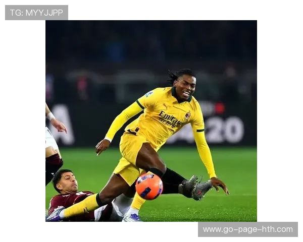 AC米兰中线直传创造杀机,莱奥盘过门将轻松推射 AC米兰中线直传创造杀机,莱奥盘过门将轻松推射